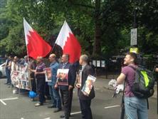 تجمع دربرابر سفارت بحرین در لندن/ اعلام همبستگی با قربانیان شکنجه