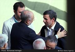 عکس/ خوش‌وبش احمدی‌نژاد با معاون روحانی