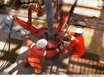 موافقت عربستان با کاهش ۴ درصدی تولید نفت برای تقویت قیمت‌ها