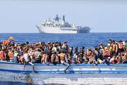 نیروهای ایتالیا برای کمک به سه هزار پناهجو به دریا اعزام شدند