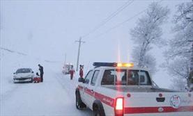 امداد رسانی هلال احمر مریوان به بیش از 100 خودرو گرفتار در برف