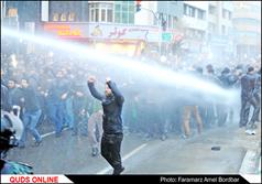 تجمع و اعتراضات شدید مردم مشهد مقابل کنسولگری عربستان / گزارش تصویری