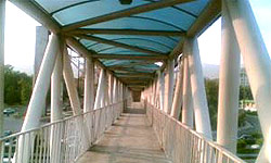نصب ۶ پل عابر پیاده در محور دماوند - فیروزکوه/ مشارکت بخش خصوصی در نصب ۴ پل‌ عابر