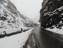 بارش خفیف برف در هراز و چالوس و بارش باران در ۱۲ استان/ترافیک نیمه سنگین در کرج چالوس/چالوس بازگشایی شد