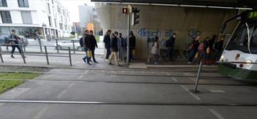 راهکار جالب در آلمان برای افرادی که حین راه رفتن از موبایل استفاده می کنند
