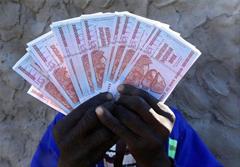 زیمبابوه پول ملی خود را دوباره به جریان می‌اندازد