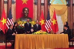 آمریکا و ویتنام ۱۴ میلیارد دلار قرارداد با محور انرژی امضا کردند