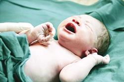 تغذیه با شیر مادر از بروز عفونت های گوش در نوزاد پیشگیری می کند