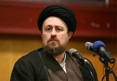 حجت الاسلام خمینی در دیدار با منتخبان مجلس دهم: با سکانداری رهبر انقلاب مشکلات حل می‌شود