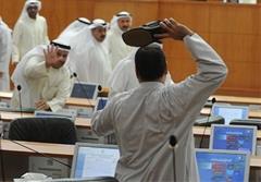 جنگ با «دمپایی» در پارلمان کویت + تصاویر