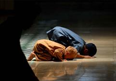 فیلم / عقوبت سبک شمردن نماز در دنیا