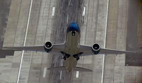 فیلم/ لحظه بلند شدن هواپیما از زمین به صورت عمودی