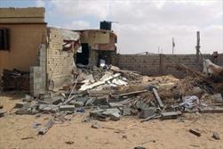 کشته و زخمی شدن ۵ نظامی مصری بر اثر وقوع انفجار در صحرای سینا