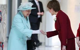 ملکه الیزابت از انگلیسی‌ها خواست آرامش خود را حفظ کنند