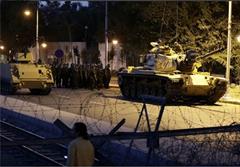 کودتای نظامی شبانه در ترکیه/ کودتاچیان: مصمم به ادامه مبارزه هستیم/ اردوغان: کودتاگران بهای سنگینی خواهند پرداخت/ ۶۰ نفر کشته شدند