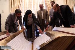 اهدای قرآن نسخ ترکیبی، از سوی مقام معظم رهبری به موزه آستان قدس رضوی