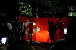 طرفداران اردوغان یکی از کودتاچیان را سر بریدند