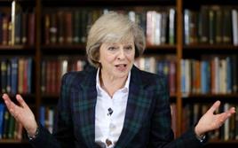 فیلم / ترزا می نخست وزیر انگلیس با استناد به قرآن: تروریست ها مسلمان نیستند