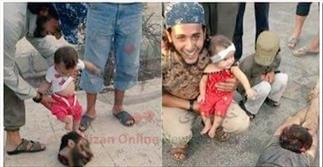 لحظه بازی کردن نوزاد با سر بریده شده سرباز سوری + عکس (۱۶+)