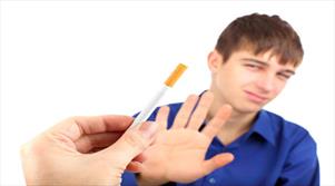 چطور با نوجوانمان که سیگاری شده، رفتار کنیم؟