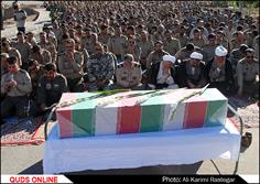 تشییع و تدفین شهید گمنام دفاع مقدس در پادگان ثامن الائمه لشگر ۷۷ خراسان/گزارش تصویری