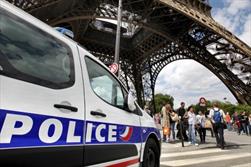 تخلیه فوری برج ایفل توسط پلیس فرانسه