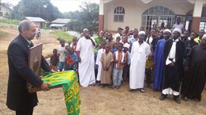 اعضای کاروان «زیرسایه خورشید»امروز با جمعی از شیعیان سیرالئون ،دیدار کردند.