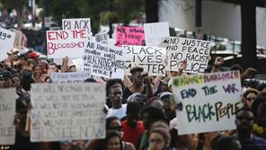 حمایت ترامپ از قتل یک سیاه پوست: شلوغش نکنید!