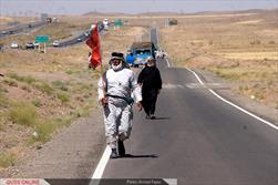 زائران پیاده رضوی از کشور عراق در ۶۰ کیلومتری مشهد/ گزارش تصویری