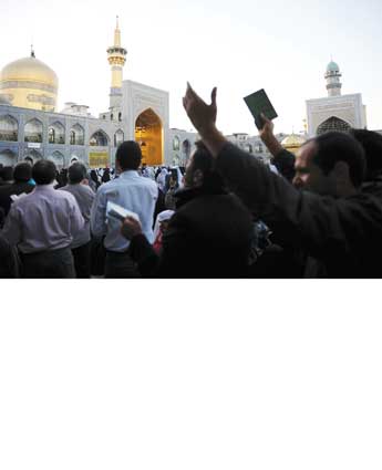  آثار و برکات ماندگار زیارت