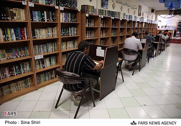 گردش یک‌روزه در کتابخانه زندان اوین