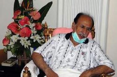 غلامحسین مظلومی:هزینه های درمانم سنگین است/باشگاه شاهین طلبم را نمی دهد