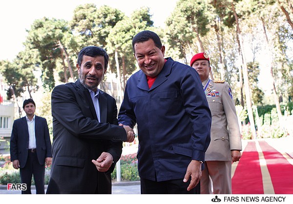 احمدی‌نژاد: هوگو چاوز زنده است تا عدالت و عشق و آزادی زنده است