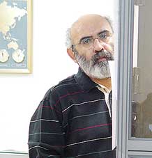 روزنامه نویس های چله نشین میدان داری نمی دانند