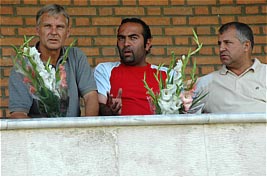 آرش فرزین درگیری با علی پروین را تکذیب کرد