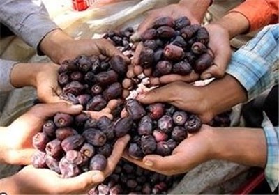 خرمای پرس شده و به هم چسبیده نخرید!/قبل از مصرف خرما را بشوییم‌؟