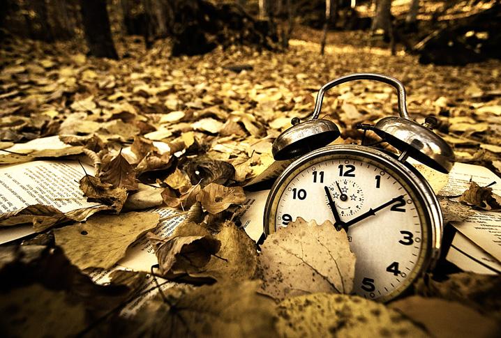 سفر به گذشته یا اینده از درون یک سیاهچاله