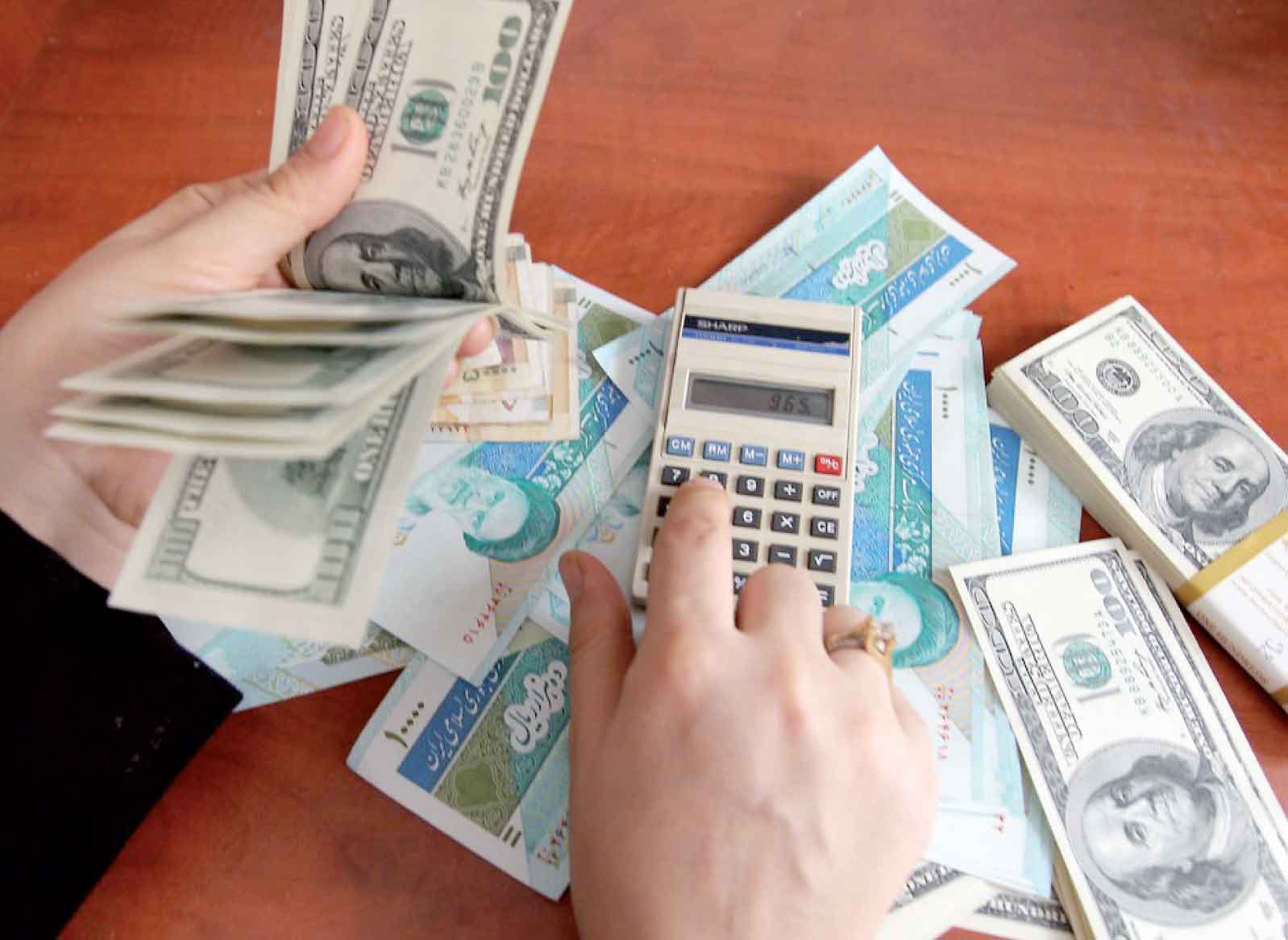 حداقل دستمزد 633هزار تومان منطقی است/ دولت به نفع کارفرما حقوق تعیین میکند،حداکثر25درصد افزایش/هزینه مشکل تولید را ازنان کارگران میپردازند