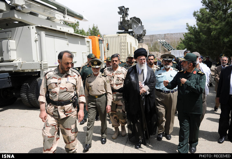 نیازمندی‌های کشور و تحریم‌ها به مذاکره گره زده نشود/ توقع دشمن در محدود شدن برنامه موشکی ایران احمقانه است