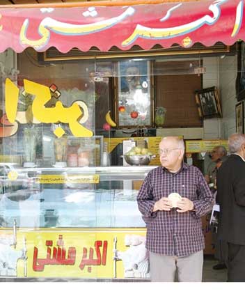 راسته خیابان آب منگل و بستنی فروشی اکبر مشتی