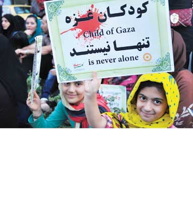 با تجمع اعتراض‌آمیز در برابر دفتر نمایندگی سازمان ملل صورت گرفت؛ حمایت کودکان مشهدی از گلهای پرپر شده غزه