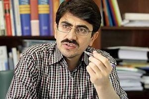 حسینی صدر:حضور پررنگ مشایی نقض وظایف دولت است