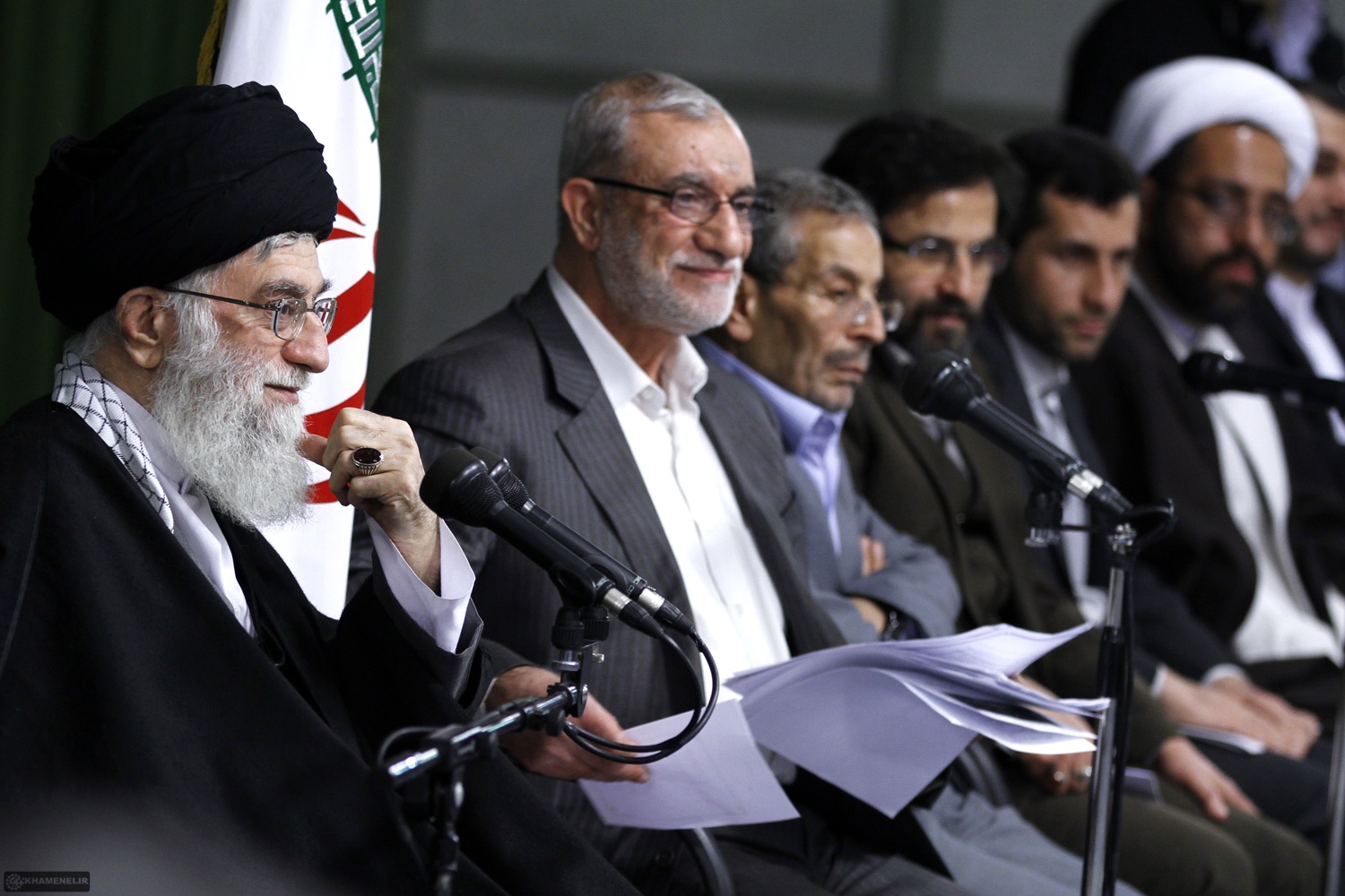 تخلص های شعری حضرت آیت الله خامنه ای در جوانی چه بود؟