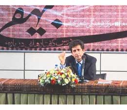 ساختار تاریخ بیهقی به رمان شباهت دارد