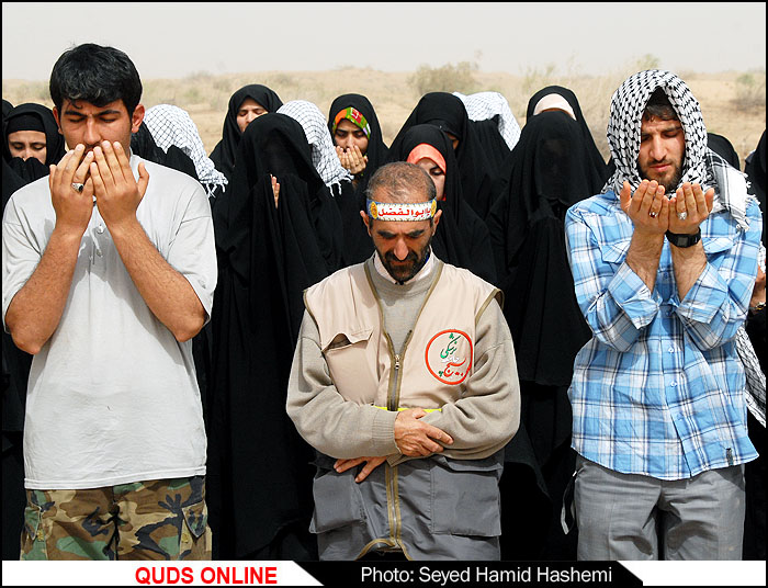 چرا شیعیان دست‌بسته نماز نمی‌خوانند+عکس