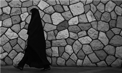 ضرب و شتم یک زن چادری دیگر