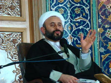 دکترها و مهندس ها پای درس آقای رحیم پور ازغدی می نشینند