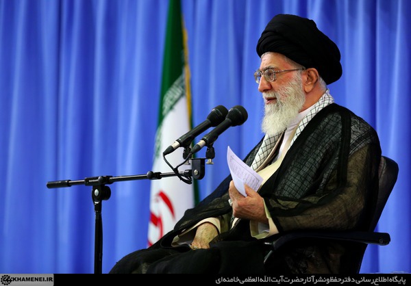 نباید فریفته لبخند دشمن شد/ رفع مشکلات با تکیه بر توانایی های داخلی، و اعتماد به خداوند متعال امکان پذیر است