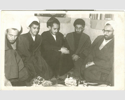 "آیت الله خامنه ای" و "آیت الله واعظ طبسی" دو محور اساسی حرکت انقلابی مدرسه نواب مشهد