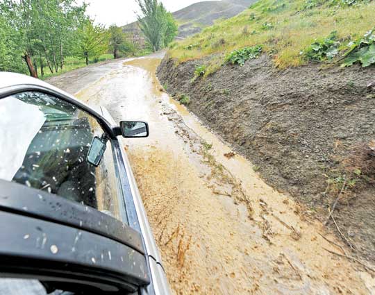 جاده آبادانی 4 روستای نصرآباد گل آلود است!